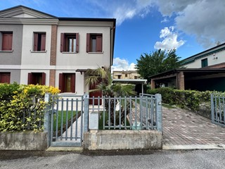 Quadrilocale in Vendita a Noventa Vicentina, 270'000&euro;, 170 m², arredato