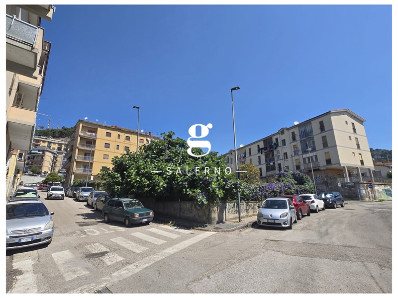 Appartamento in Vendita a Salerno, 295'000&euro;, 141 m²