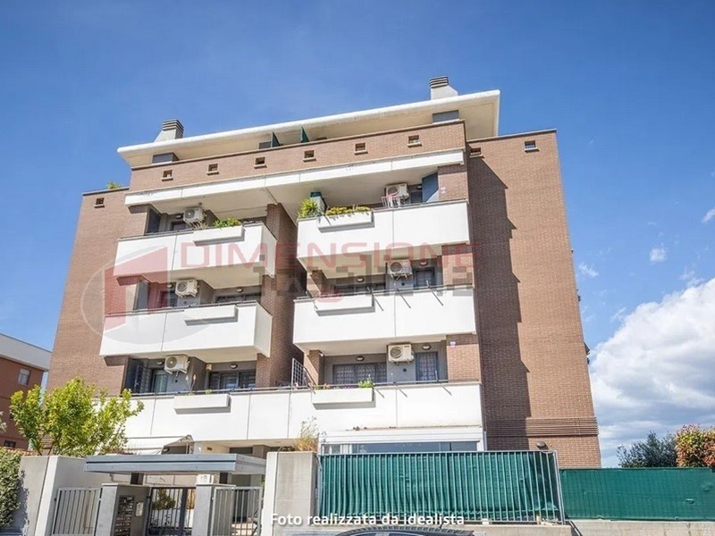 Trilocale in Vendita a Roma, 239'000&euro;, 85 m², arredato, con Box