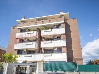 Trilocale in Vendita a Roma, 239'000&euro;, 85 m², arredato, con Box