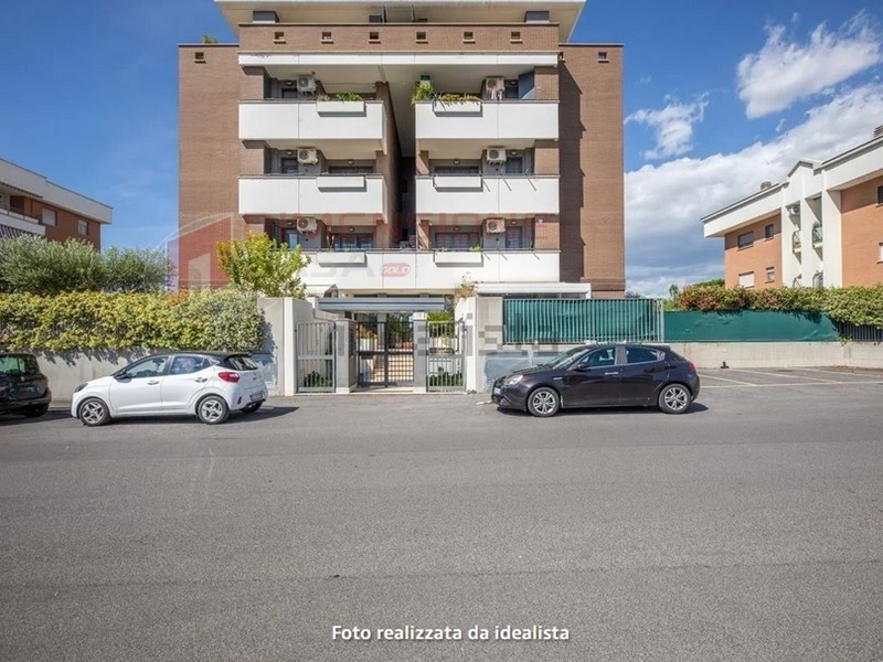 Trilocale in Vendita a Roma, 239'000&euro;, 85 m², arredato, con Box