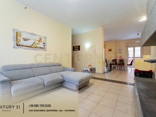 Appartamento in Vendita a Catania, 130'000&euro;, 102 m²
