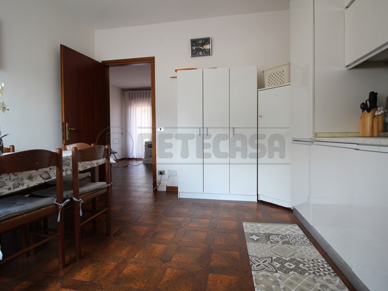 Appartamento in Vendita a Montebello Vicentino, 135'000&euro;, 89 m², con Box