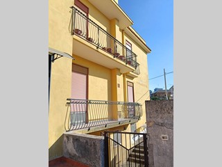Quadrilocale in Vendita a Melilli, zona CittÃ  Giardino, 135'000&euro;, 120 m², con Box