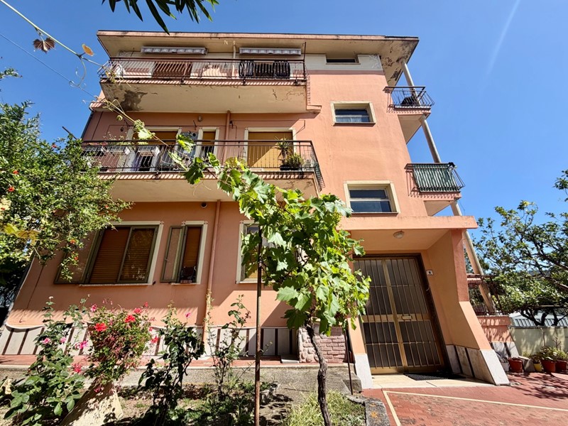 Trilocale in Vendita a Diano Castello, 170'000&euro;, 76 m²