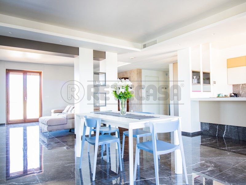Quadrilocale in Vendita a Bisceglie, zona S. Andrea, 250'000&euro;, 140 m²