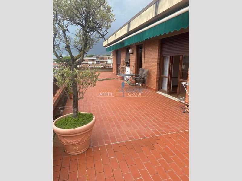 Appartamento in Vendita a Massa, zona Marina Di Massa, 600'000&euro;, 120 m²
