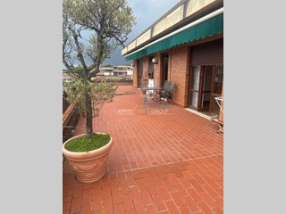 Appartamento in Vendita a Massa, zona Marina Di Massa, 600'000&euro;, 120 m²