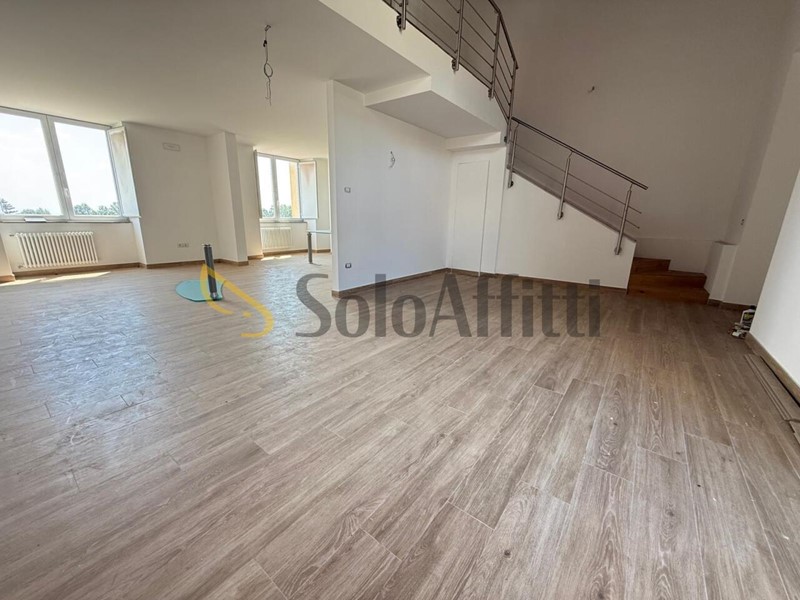 Trilocale in Affitto a Caserta, zona San Leucio, 800&euro;, 115 m²