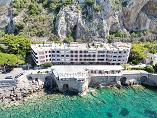 Quadrilocale in Vendita a Ventimiglia, zona Balzi Rossi, 270'000&euro;, 79 m²