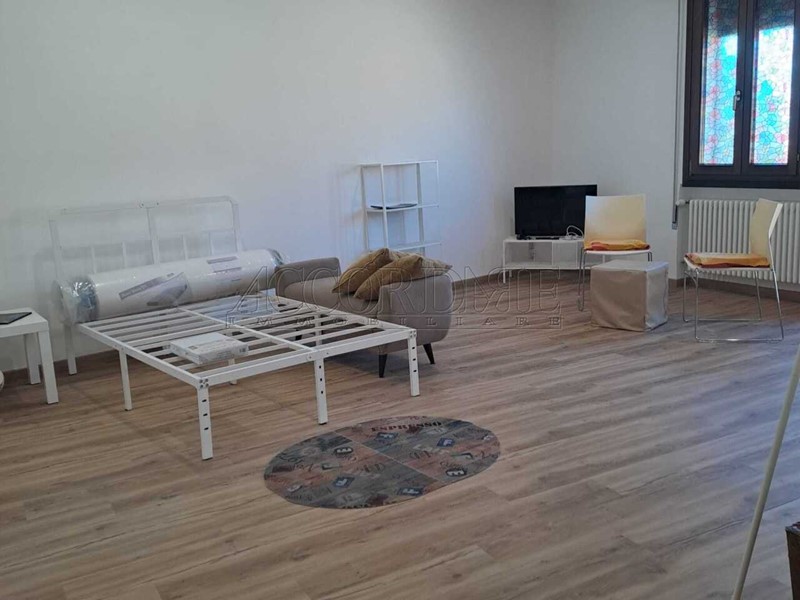 Appartamento in Affitto a Padova, zona Ss.TrinitÃ, 1'300&euro;, 135 m², arredato, con Box