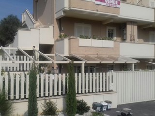 Trilocale in Vendita a Fonte Nuova, zona Santa Lucia , 180'000&euro;, 80 m², arredato