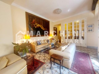 Appartamento in Vendita a Lucca, 600'000&euro;, 138 m², arredato
