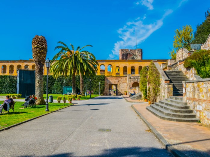 Appartamento in Vendita a Pisa, 410'000&euro;, 180 m², arredato, con Box