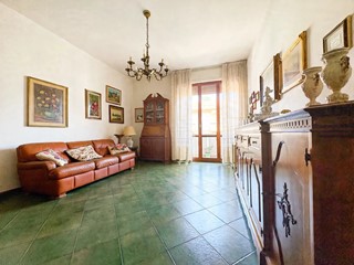 Quadrilocale in Vendita a Vinci, zona Sovigliana, 210'000&euro;, 83 m², con Box