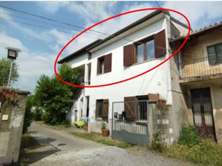 Trilocale in Vendita a Uboldo, 96'000&euro;, 125 m², con Box