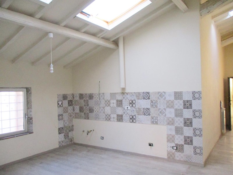 Trilocale in Vendita a Pontedera, 95'000&euro;, 75 m²