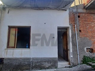 Bilocale in Vendita a Falcone, 35'000&euro;, 85 m²
