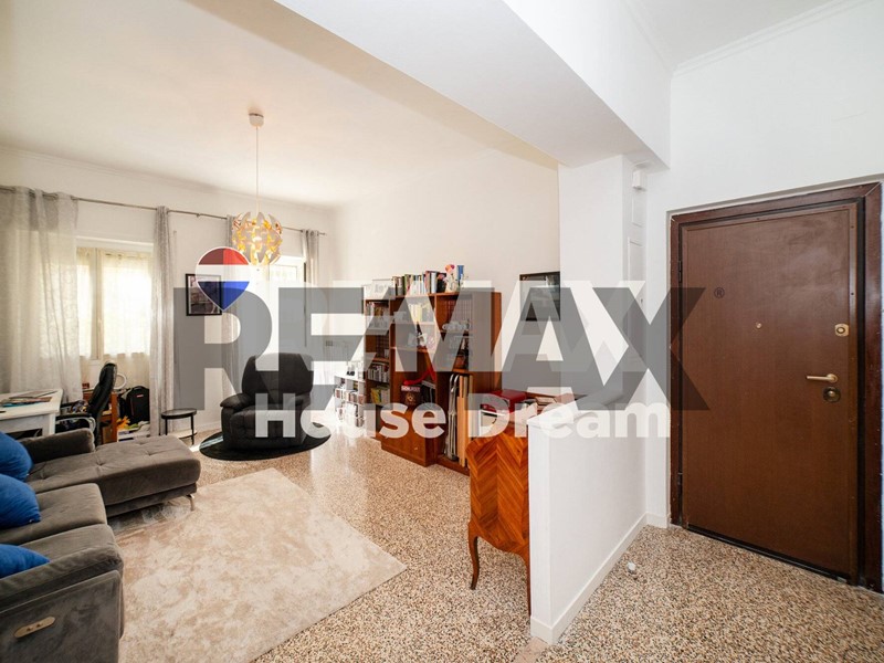 Trilocale in Vendita a Roma, 219'000&euro;, 100 m²