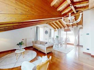 Quadrilocale in Vendita a Locate Varesino, 272'000&euro;, 180 m²