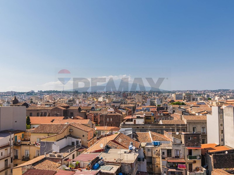 Appartamento in Affitto a Catania, 1'800&euro;, 135 m²