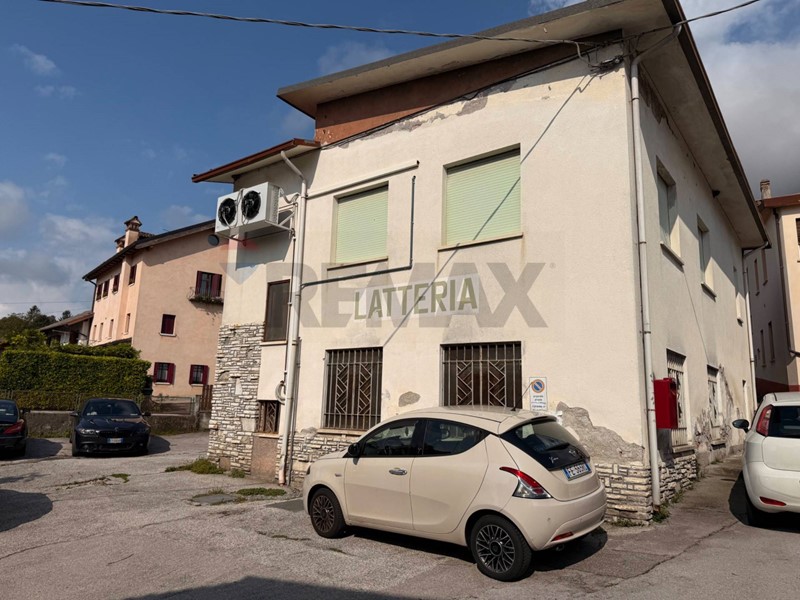 Appartamento in Vendita a Belluno, 130'000&euro;, 220 m²