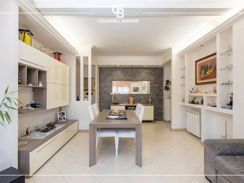 Trilocale in Vendita a Roma, 239'000&euro;, 100 m²