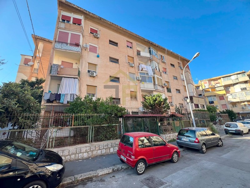 Trilocale in Vendita a Palermo, 49'000&euro;, 55 m²