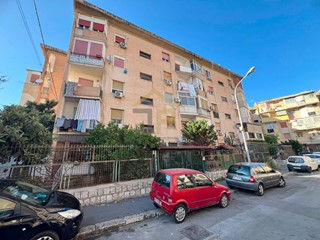 Trilocale in Vendita a Palermo, 49'000&euro;, 55 m²