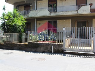 Quadrilocale in Vendita a Aci Sant'Antonio, 98'000&euro;, 130 m²