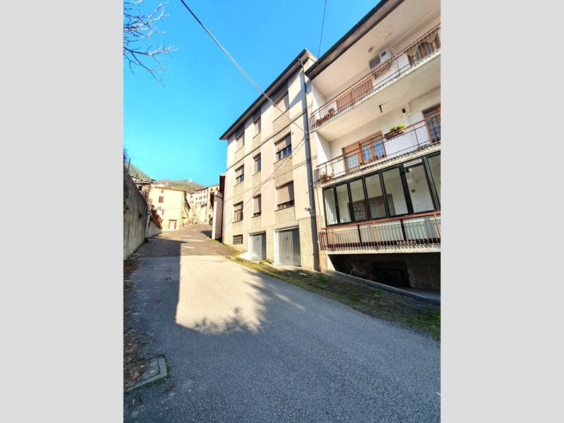 Quadrilocale in Vendita a Fabriano, 60'000&euro;, 90 m²