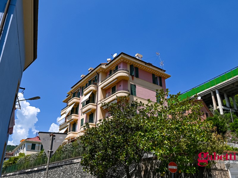 Appartamento in Vendita a Varazze, 815'000&euro;, 130 m², arredato, con Box