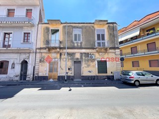 Bilocale in Vendita a Catania, 70'000&euro;, 52 m²