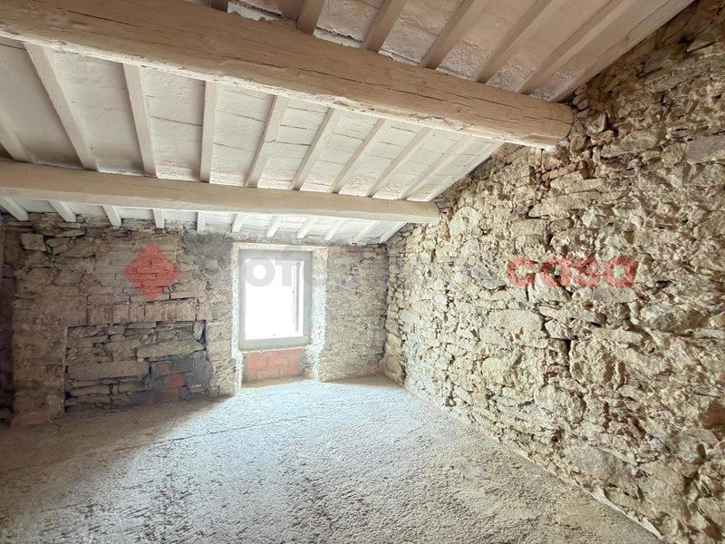 Quadrilocale in Vendita a Cortona, 115'000&euro;, 121 m²