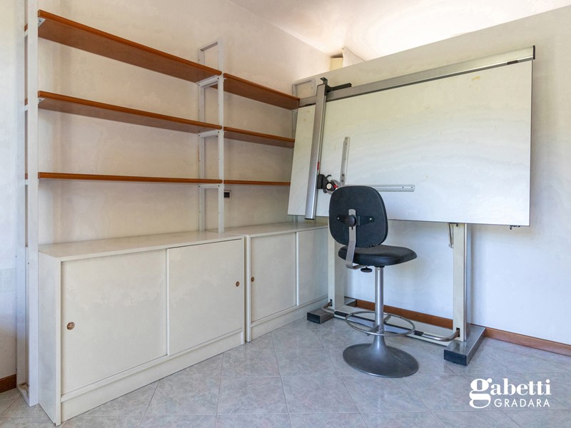 Trilocale in Vendita a Pesaro, 210'000&euro;, 90 m², con Box