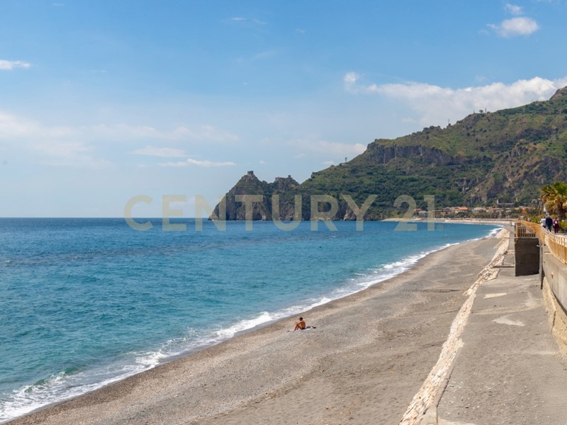 Bilocale in Vendita a Sant'Alessio Siculo, 68'000&euro;, 49 m², arredato