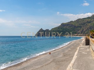 Bilocale in Vendita a Sant'Alessio Siculo, 68'000&euro;, 49 m², arredato