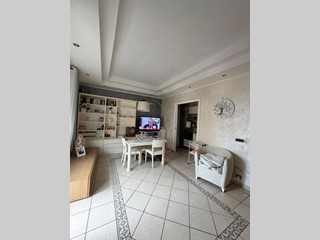 Appartamento in Vendita a Aprilia, 155'000&euro;, 90 m², con Box