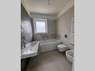 Trilocale in Affitto a Pescara, zona Stazione Centrale, 1'000&euro;, 100 m², con Box