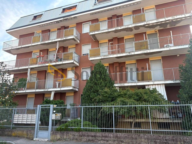 Trilocale in Affitto a Busto Arsizio, zona Sacconago, 680&euro;, 101 m²