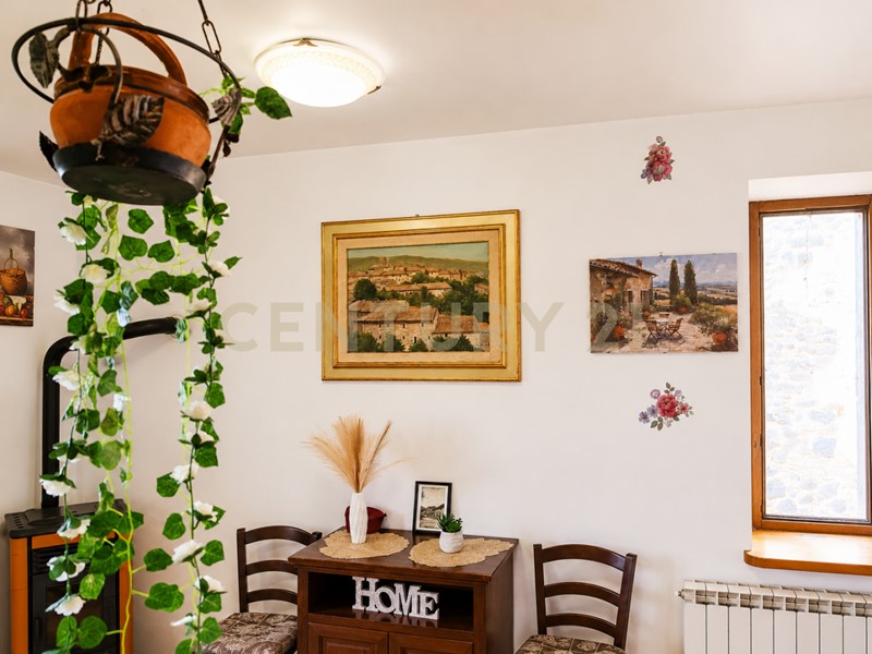 Quadrilocale in Vendita a Abbadia San Salvatore, 75'000&euro;, 61 m², arredato