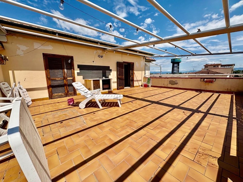 Trilocale in Vendita a Santa Croce sull'Arno, 98'000&euro;, 71 m², arredato, con Box