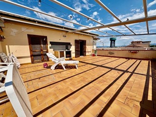 Trilocale in Vendita a Santa Croce sull'Arno, 98'000&euro;, 71 m², arredato, con Box