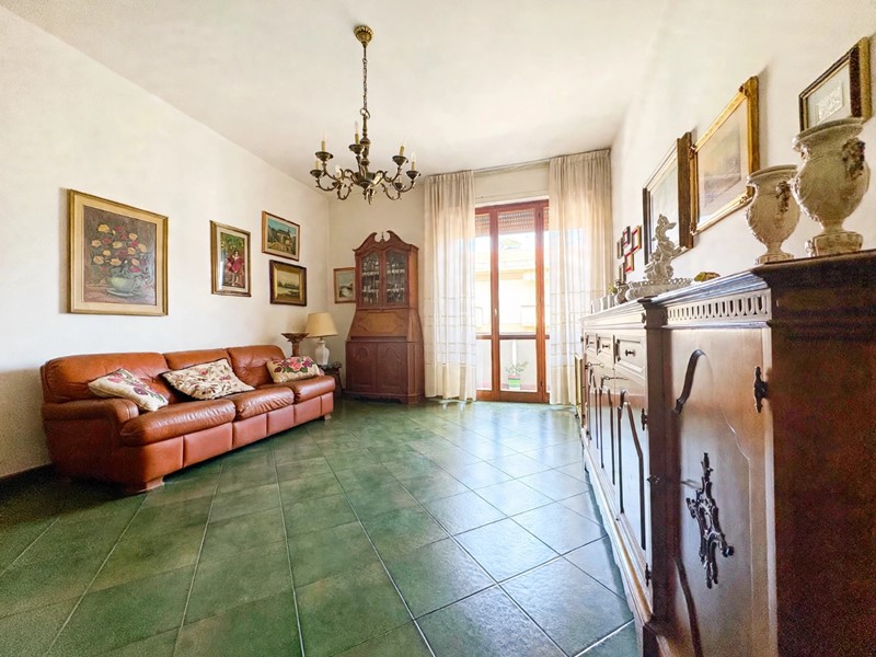 Quadrilocale in Vendita a Vinci, zona Sovigliana, 210'000&euro;, 83 m², con Box