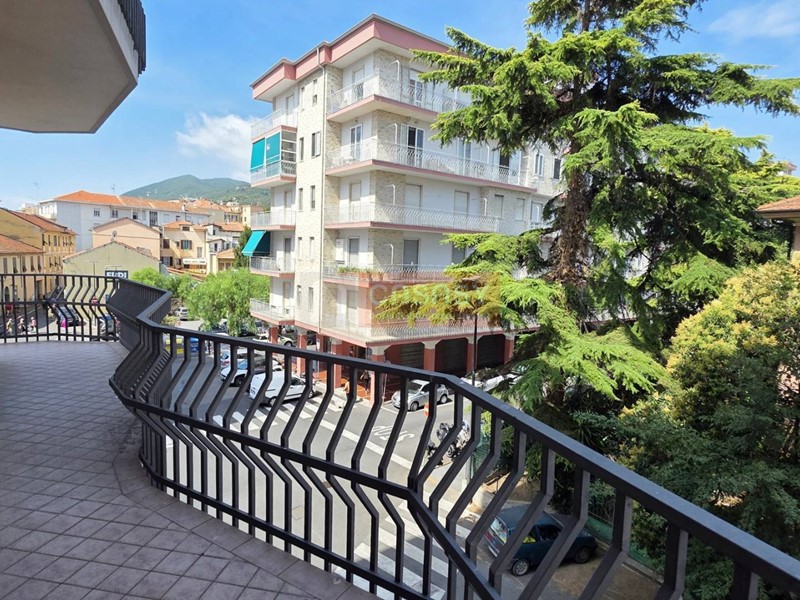 Appartamento in Vendita a Albenga, 320'000&euro;, 181 m²