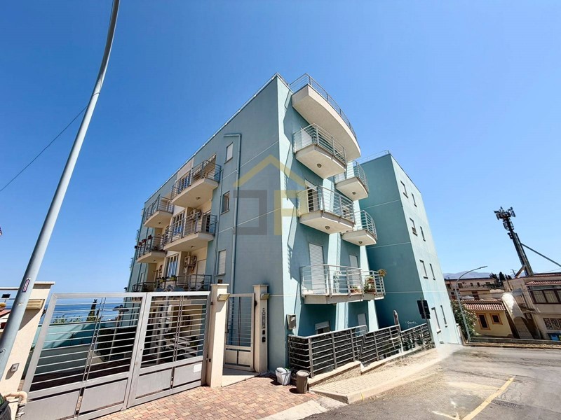Quadrilocale in Vendita a Balestrate, 135'000&euro;, 76 m²