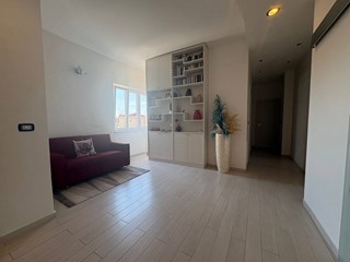 Trilocale in Vendita a Napoli, 245'000&euro;, 100 m²