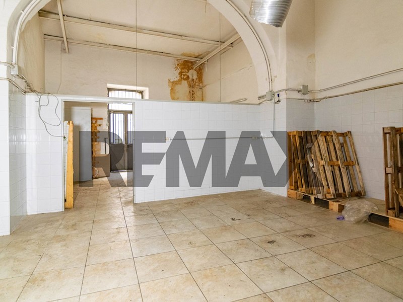 Quadrilocale in Vendita a Catania, 108'000&euro;, 92 m²