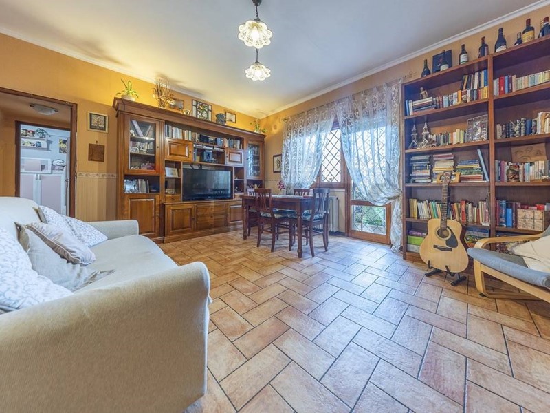 Trilocale in Vendita a Roma, 217'000&euro;, 90 m²