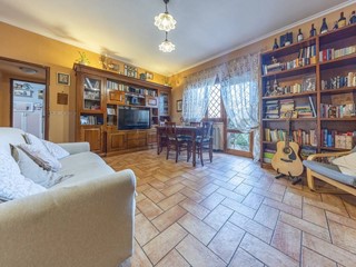 Trilocale in Vendita a Roma, 217'000&euro;, 90 m²